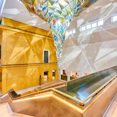 MuSeenLandschaft: Lichtreflektionen im Lenbachhaus, einer der kunustvollen Sehenswürdigkeiten in München
