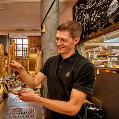 " 's handwerk": Das hauseigenes Bier die "Rote Perle" gibt es nur hier und direkt vom Fass